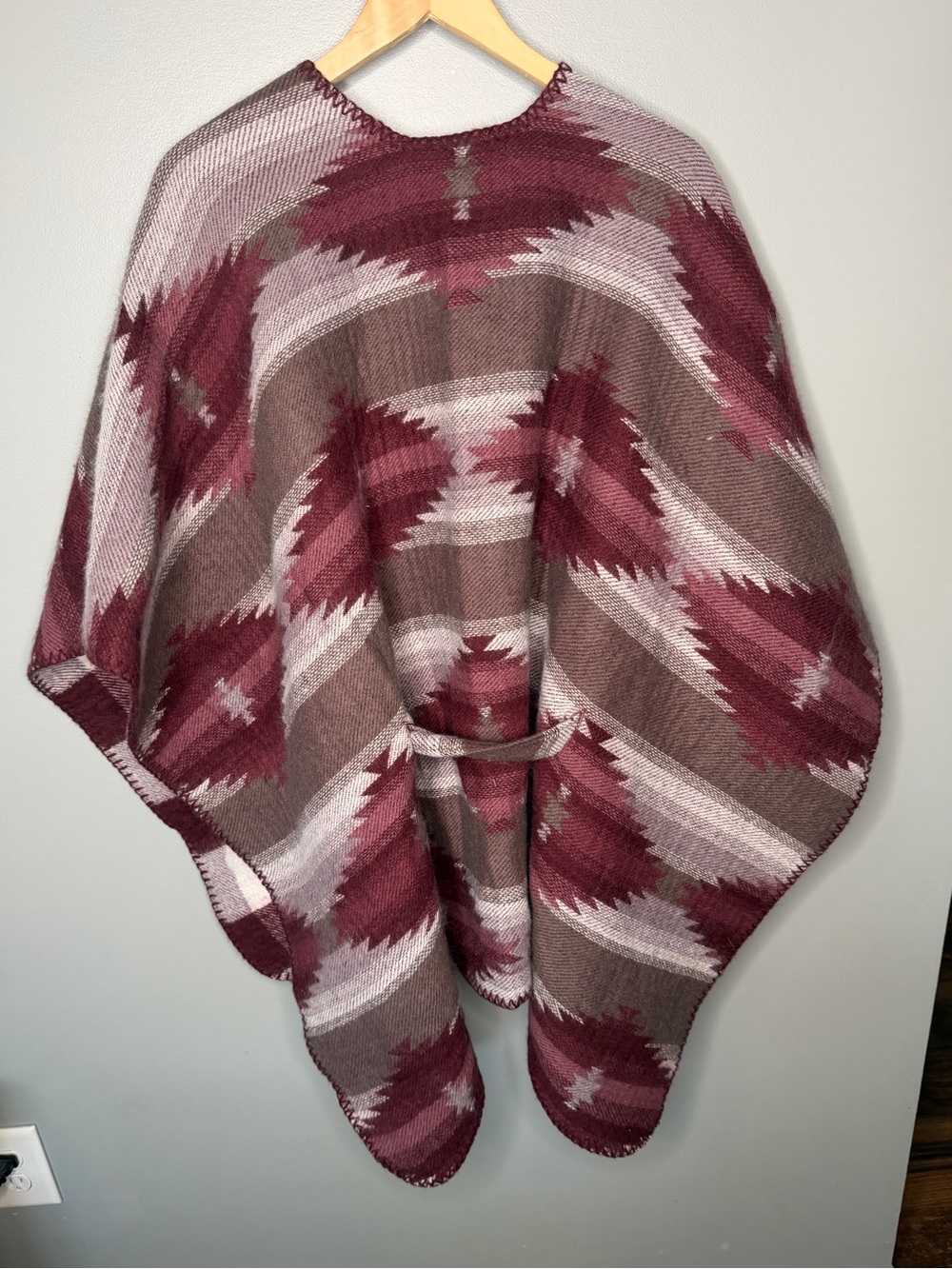 NWT Maurice’s Southwestern Aztec Knit Reversible Tie Poncho Shawl - Picture 3 of 9
